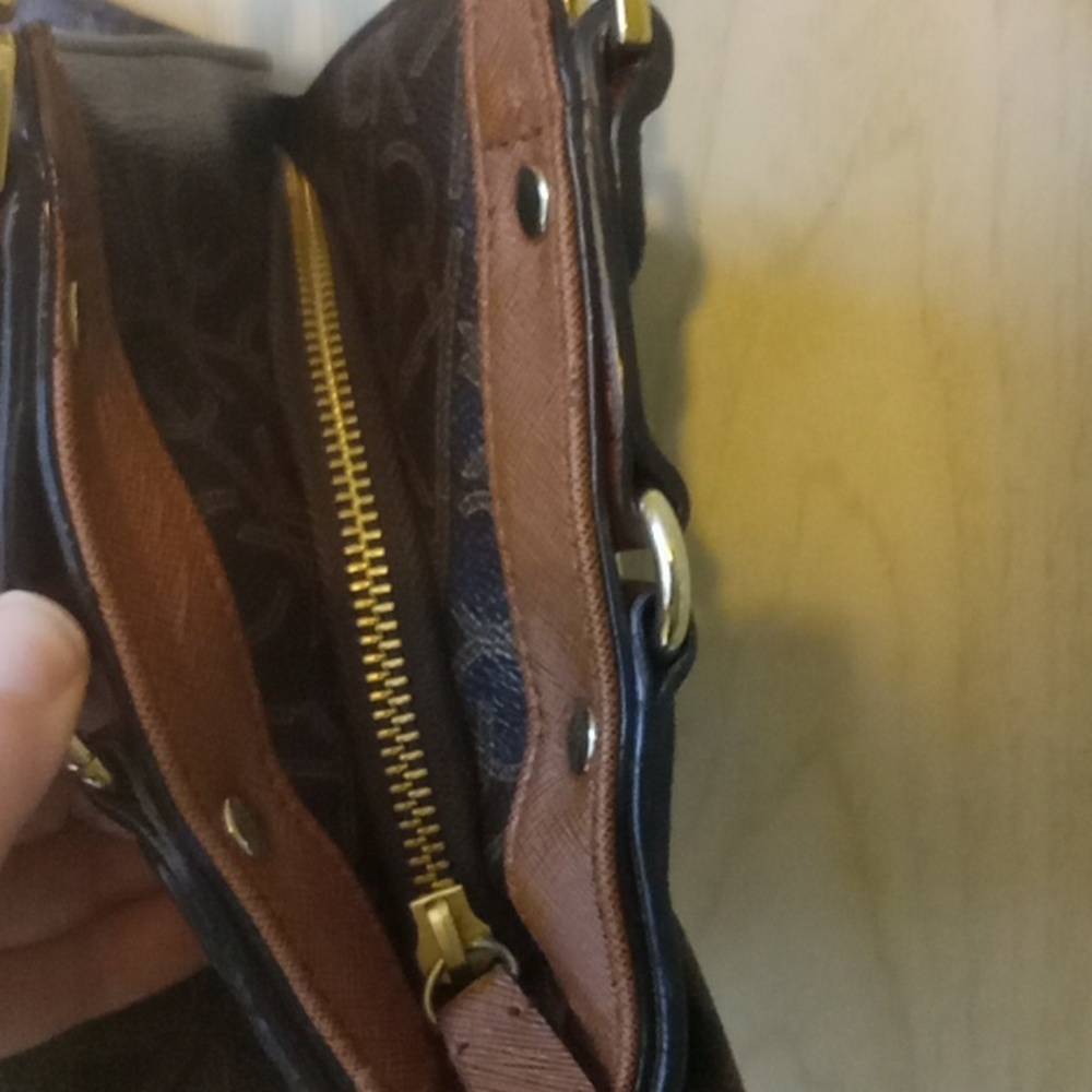 Practically New! Excellent Condition Medium Size … - image 8